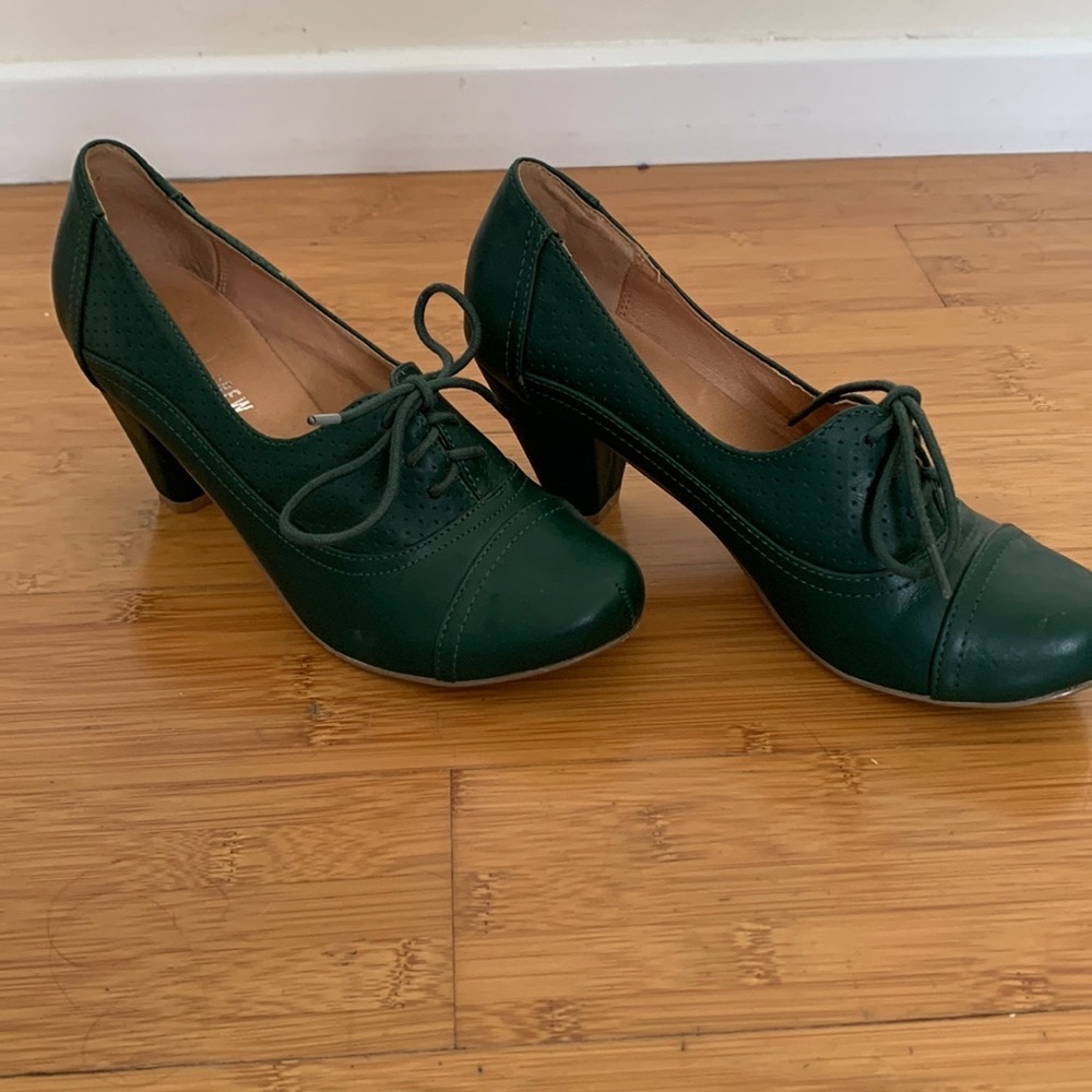 Chelsea Crew Dark Green Maytal Pump